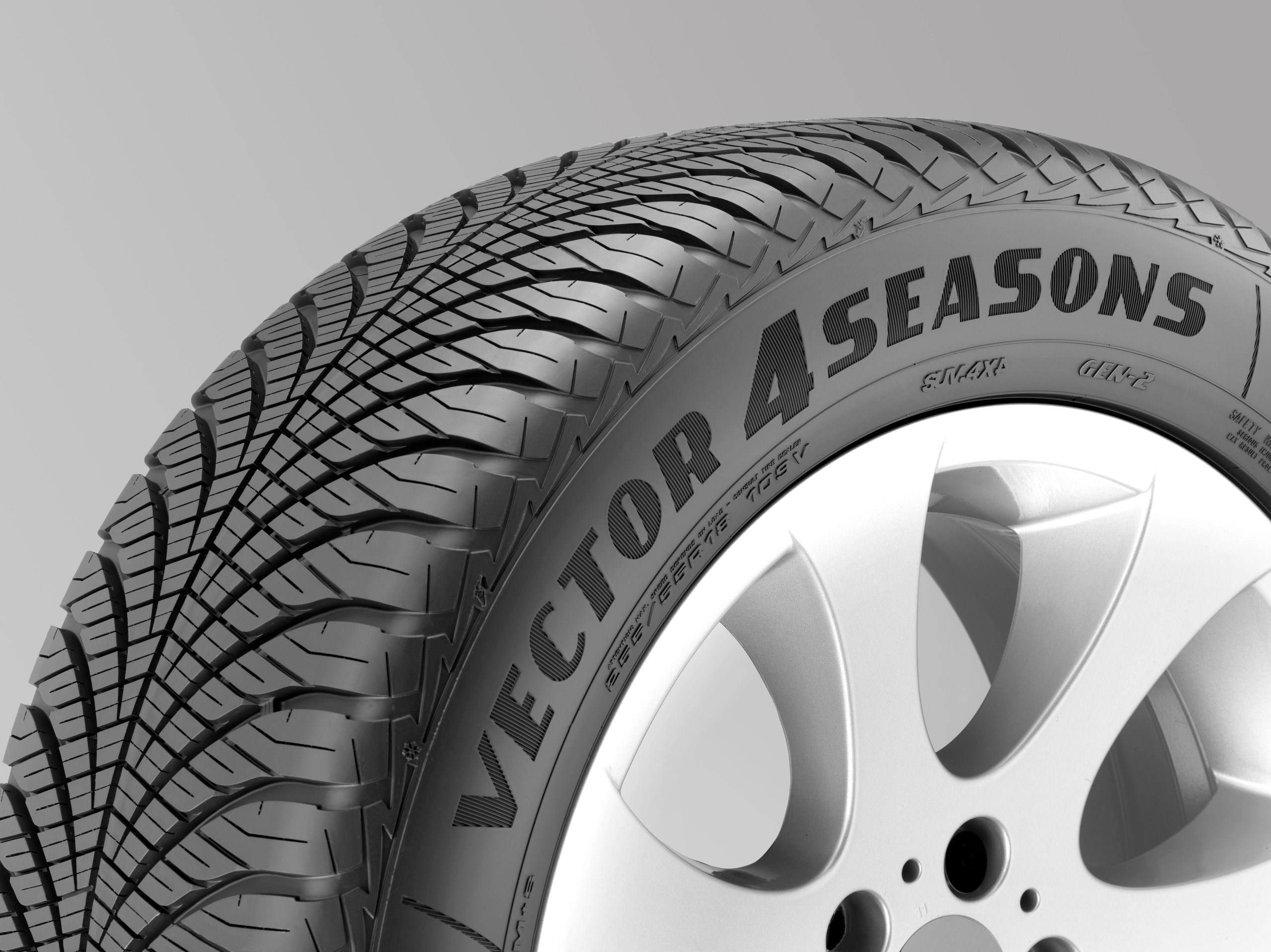 Goodyear si conferma al top nei test con Vector 4Seasons e Ultragrip