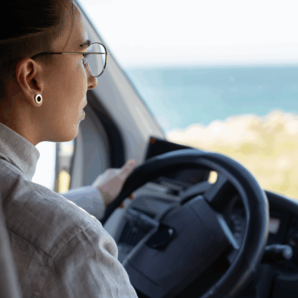 Guida sicura in estate: consigli per affrontare il caldo al volante
