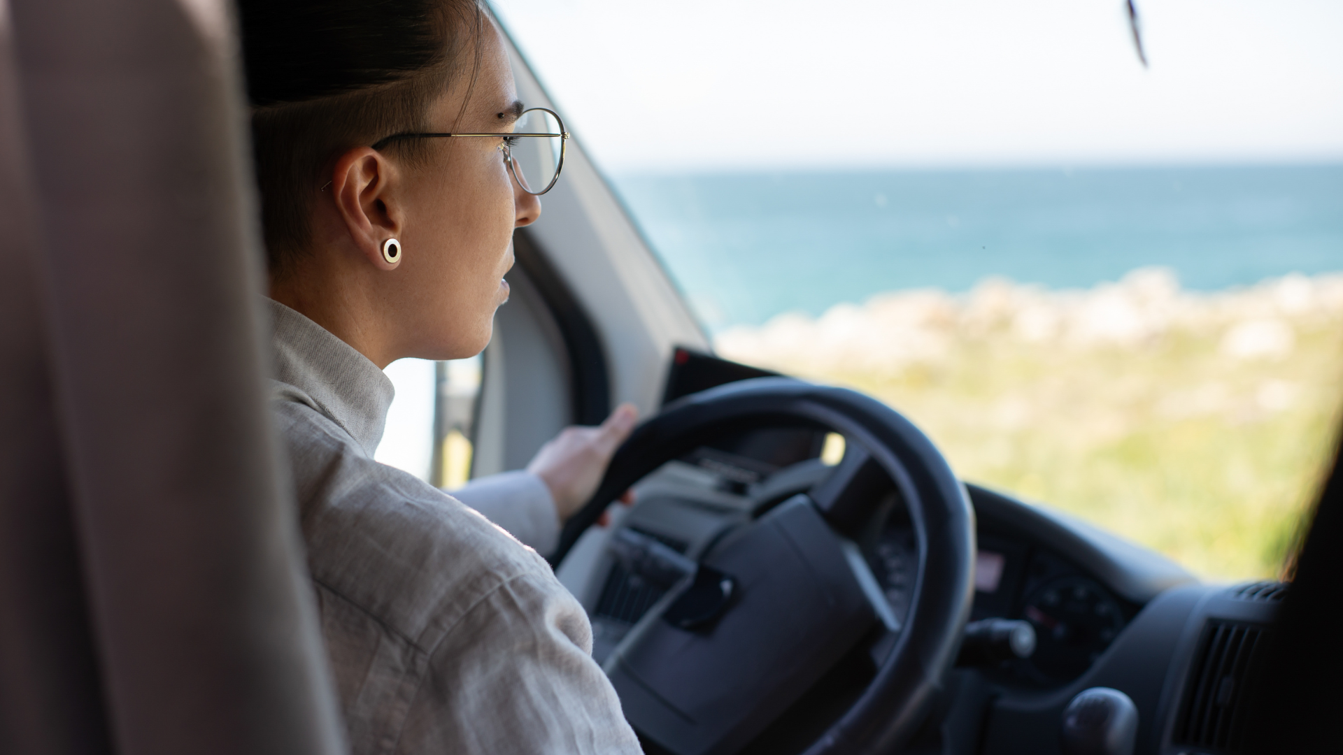 Guida sicura in estate: consigli per affrontare il caldo al volante