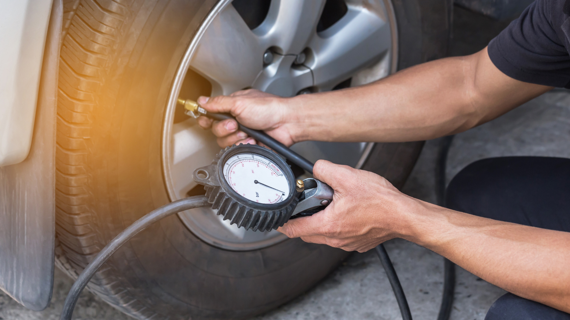 Pressione gomme: perché cambia con il freddo e come controllarla