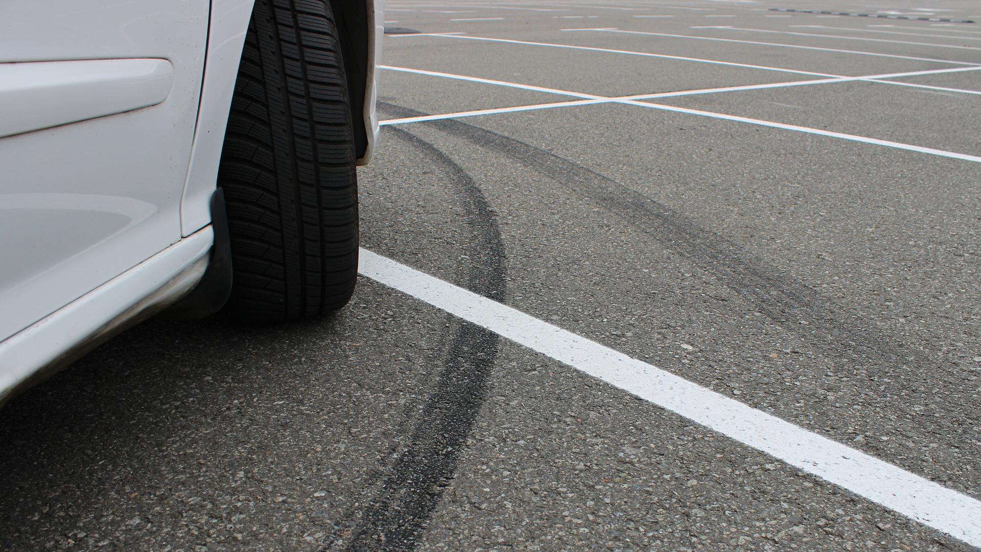 BATTISTRADA E DISTANZA DI FRENATA: COSA DEVI SAPERE