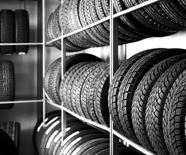 PNEUMATICI E CONSUMI DI CARBURANTE: COME UNO PNEUMATICO CONSUMATO TI COSTA CENTINAIA DI EURO